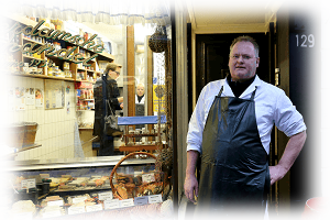 Ger-Staat-In-de-Deur-te-Poseren-voor een Foto-zeedijk129.